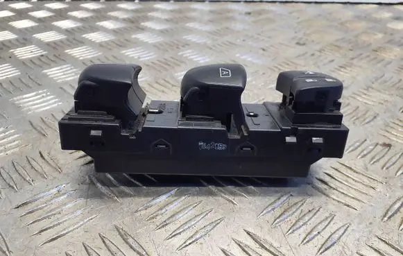 Nissan Qashqai Electric window control switch