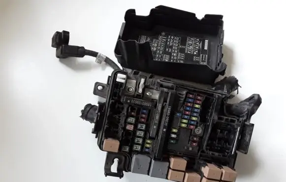 Hyundai Ioniq Fuse module 91211G2544
