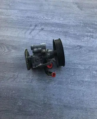 Toyota Avensis T220 Power steering pump