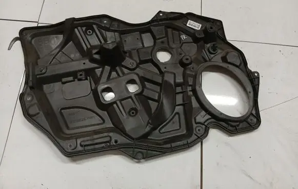 Mazda 3 II Front door electric window regulator K4057