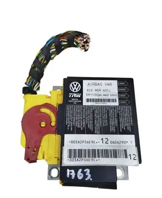 Volkswagen PASSAT B5 Airbag control unit/module 3C0909605J