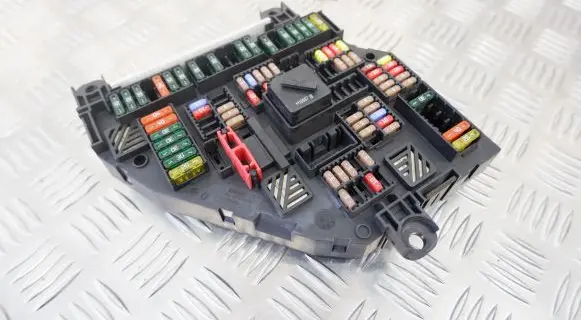 BMW 5 F10 F11 Fuse module 9210857