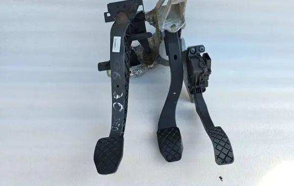 Audi A6 S6 C6 4F Pedal assembly 4F1721117B 4F1721523B 4F1721135