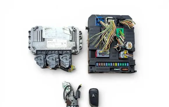 Citroen C4 I Engine ECU kit and lock set 0261201609 9664285080