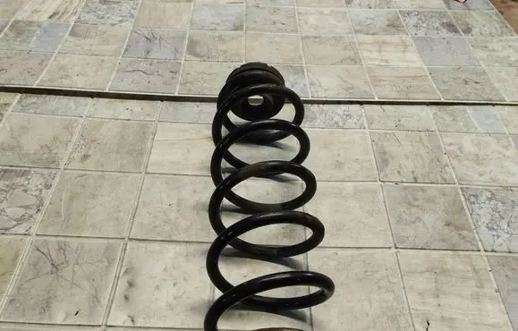 Volkswagen Golf IV Rear coil spring
