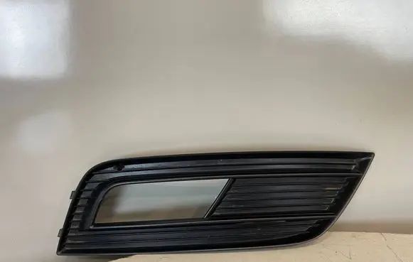 Audi A4 S4 B8 8K Front fog light trim/grill 8K0807682K
