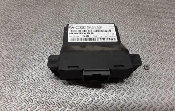 Volkswagen Golf V Gateway control module 1K0907530N