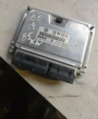 Volkswagen PASSAT B5 Engine control unit/module 038906019CD 28SA4308 0281010218