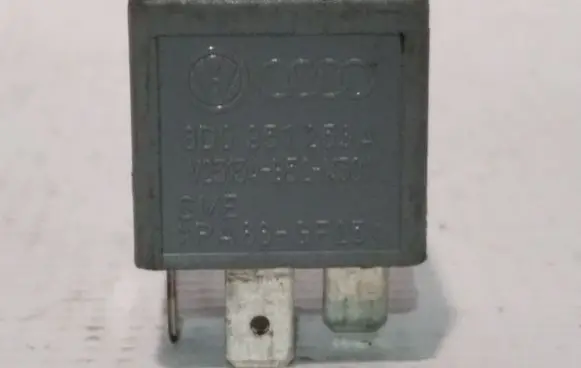 Audi A6 S6 C5 4B Other relay 8D0951253D