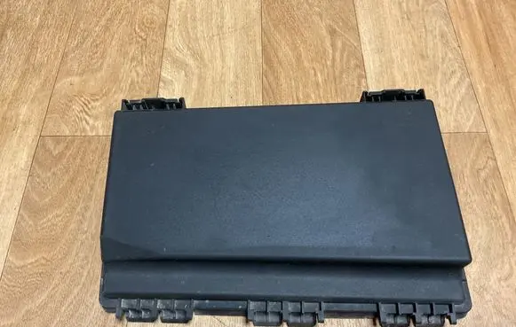 Opel Zafira B Fuse box cover 13125865