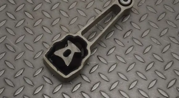 Volvo S80 Engine mount bracket