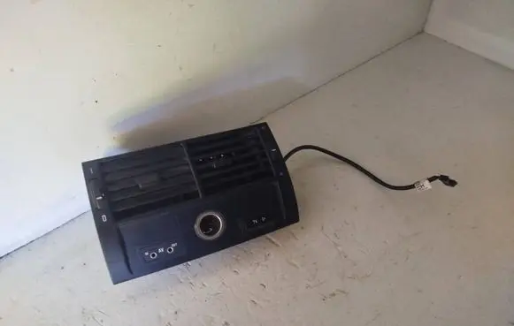 Rear air vent grill