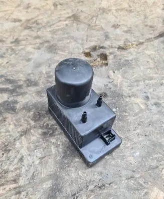 Mercedes-Benz E W211 Central locking vacuum pump 2038000048