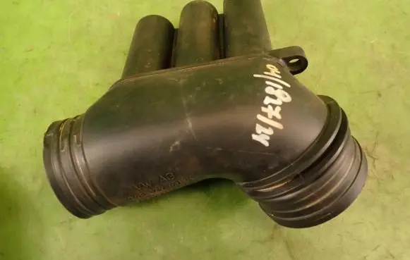Skoda Octavia Mk4 Air intake hose/pipe 04E129651K