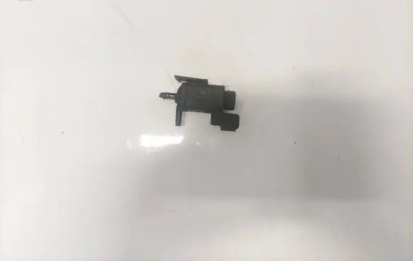 Volvo XC90 Turbo solenoid valve 30611668 72224010