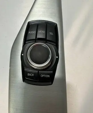 Head unit multimedia control