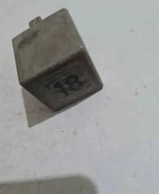 Volkswagen Transporter - Caravelle T4 Other relay 191937503 22204007