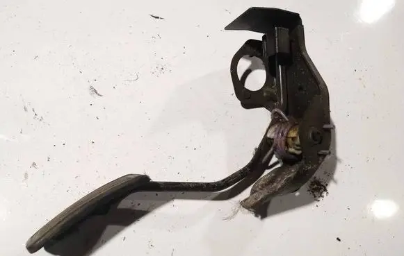 Toyota Avensis T250 Accelerator throttle pedal