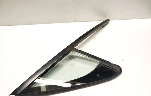 Audi Q7 4M Front door vent window glass four-door 4M0845113