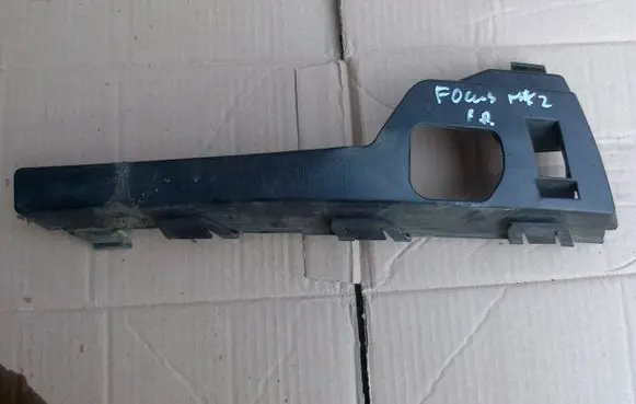 Ford Focus Front bumper mounting bracket