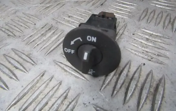 Renault Megane I Passenger airbag on/off switch 