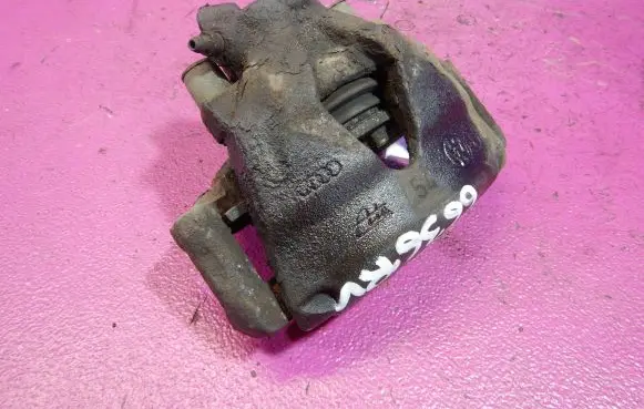 Volkswagen Golf IV Front brake caliper