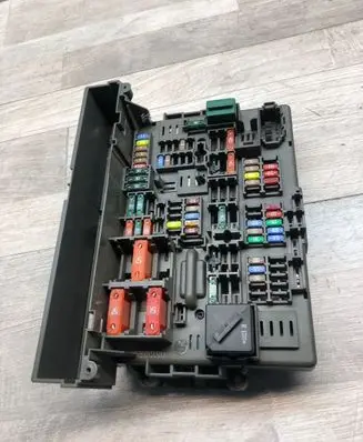 BMW 3 E90 E91 Fuse module 10688710