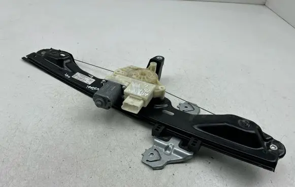 Nissan Qashqai Front door window regulator with motor C17310103