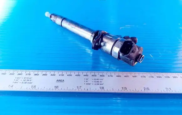 Volvo XC90 Fuel injector 8658352