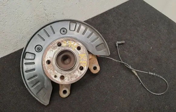 Mercedes-Benz Vito Viano W639 Front wheel hub A6395401017