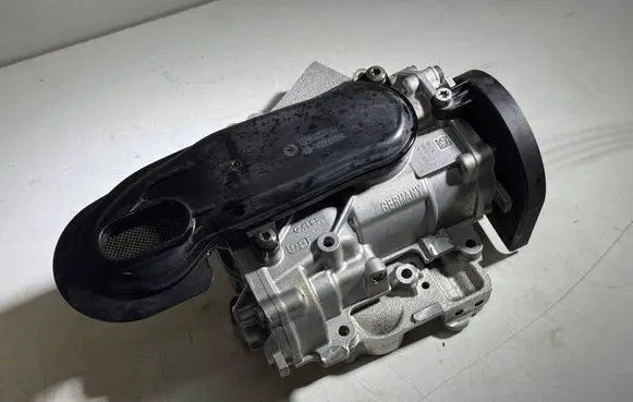 BMW M5 F90 Oil pump 7852262