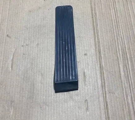 Mercedes-Benz 190 W201 Accelerator throttle pedal 1233010082