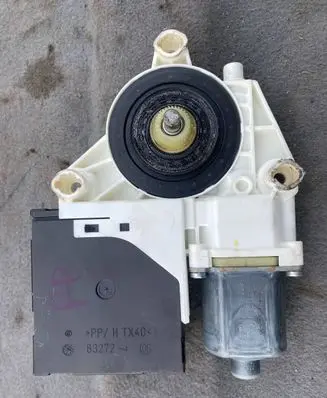 Volkswagen Golf V Front door window regulator motor 5M1837402G 1K0959702N 63272
