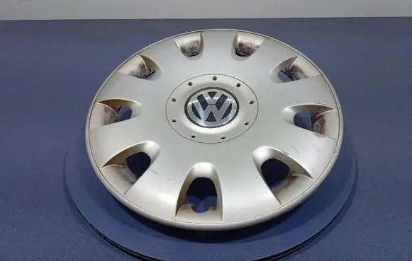 Volkswagen Golf V R17 wheel hub/cap/trim 1T0601147