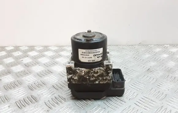 KIA Carens I ABS Pump OK2FC437A0 BH60103600