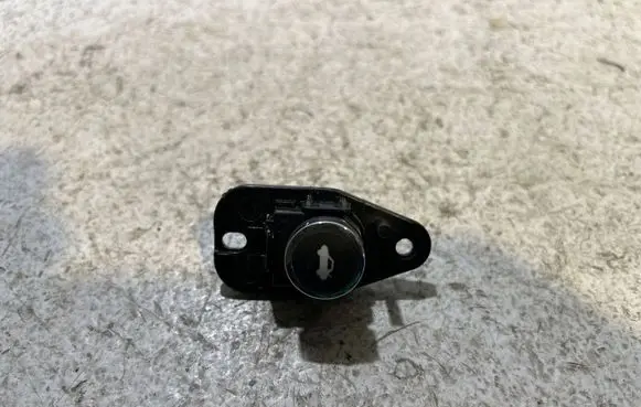 Tailgate opening switch
