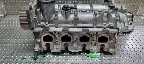 Volkswagen Golf VII Engine head S27698849 04E103479G 04E103475AM