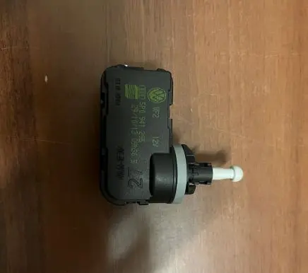 Volkswagen PASSAT B7 Headlight level adjustment motor 5P0941295