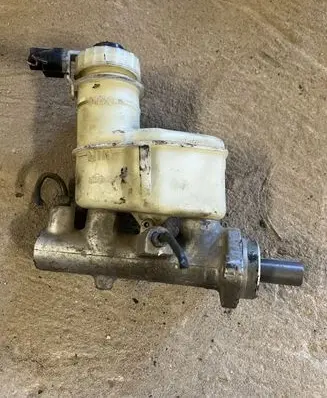 Toyota Avensis T220 Master brake cylinder 03350884231 0335088423