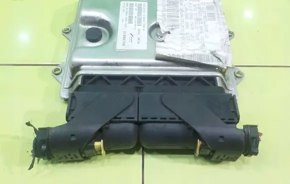 Alfa Romeo Giulietta Engine control unit/module 51896758