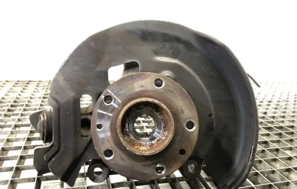 Nissan Qashqai Front wheel hub spindle knuckle
