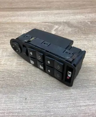 BMW 5 E39 Electric window control switch 6904303 03725072 Damaged