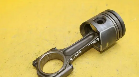 Peugeot 307 Piston with connecting rod