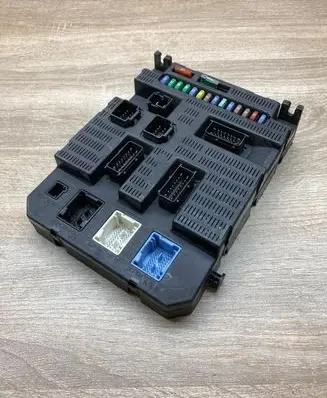 Peugeot 207 Fuse module 9659285380