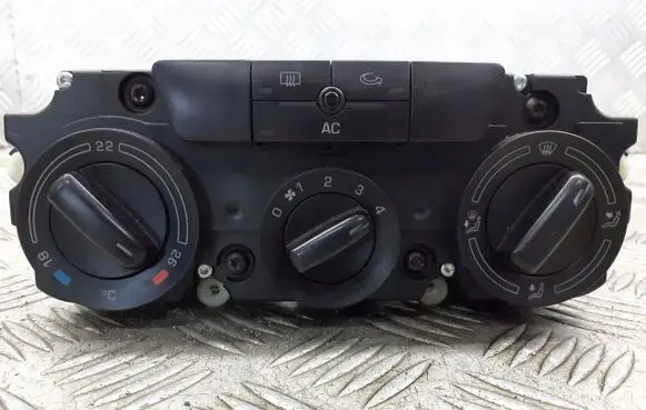 Skoda Octavia Mk2 (1Z) Interior fan control switch 