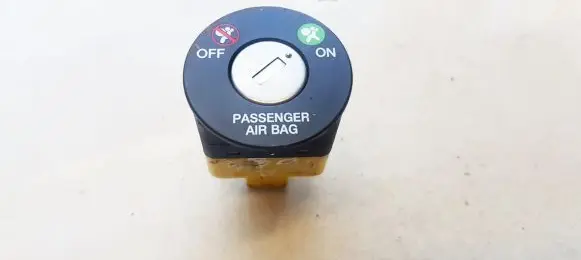 KIA Carnival Passenger airbag on/off switch 