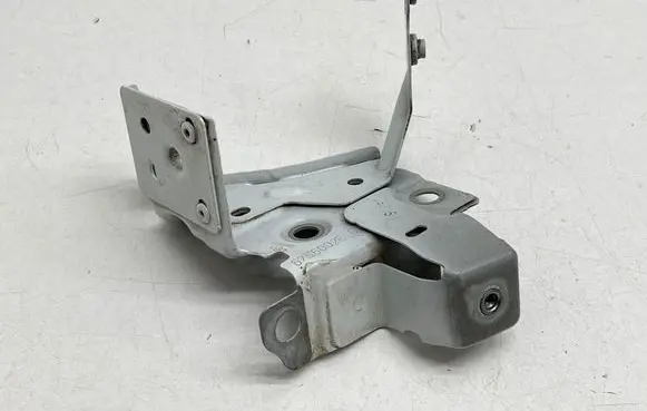 Renault Megane III Fender mounting bracket 6256002E