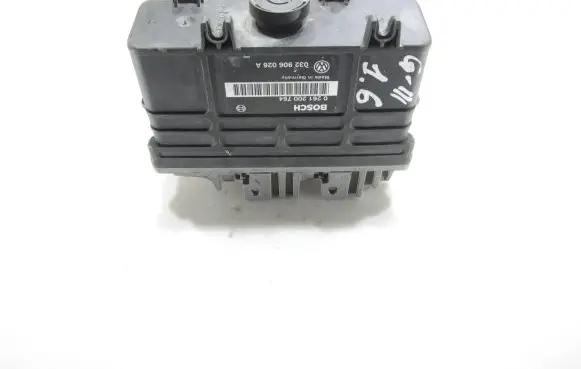 Volkswagen Golf III Engine control unit/module 032906026A 0261200764