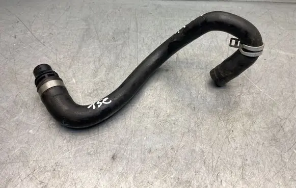 Volvo XC90 Engine coolant pipe/hose 32138761