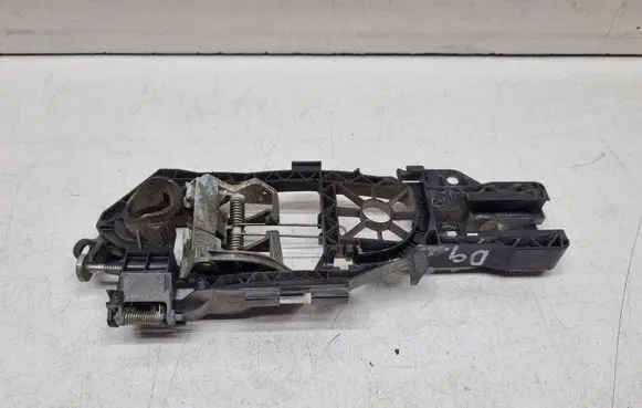 Volkswagen PASSAT B6 Rear door exterior handle/bracket 3C0837886J